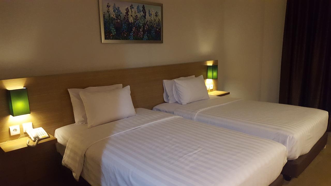 Grand Tembaga Hotel Timika Exterior photo