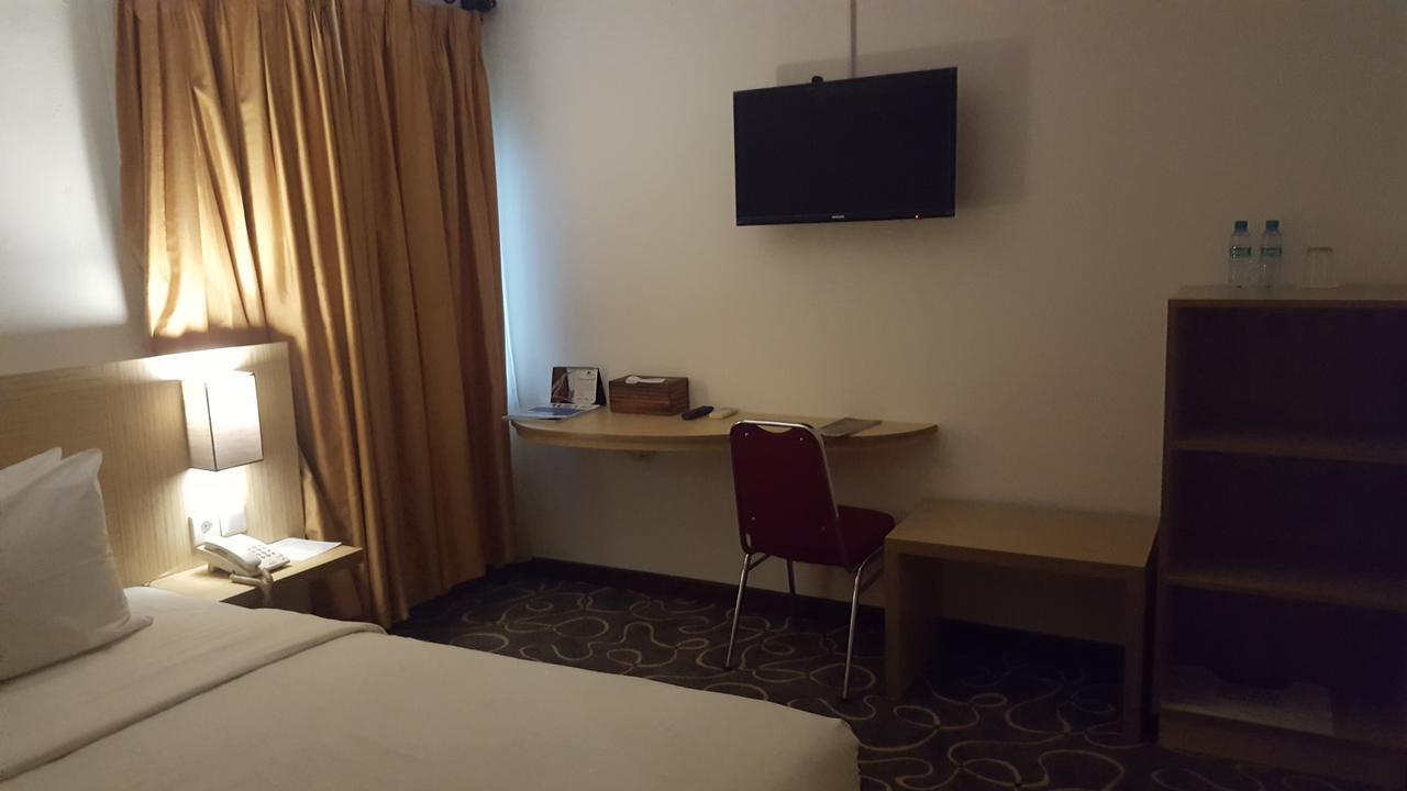 Grand Tembaga Hotel Timika Exterior photo