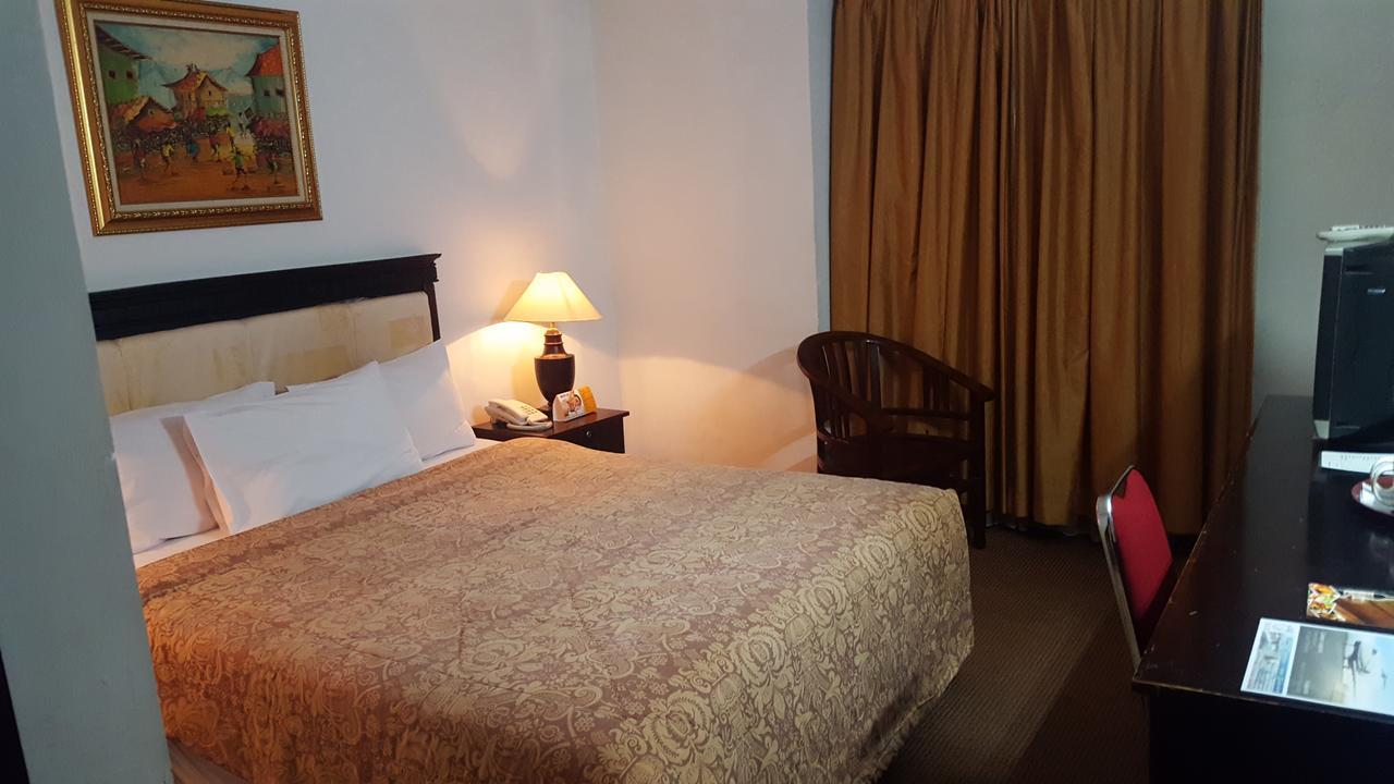 Grand Tembaga Hotel Timika Exterior photo