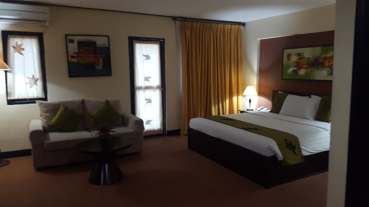 Grand Tembaga Hotel Timika Exterior photo