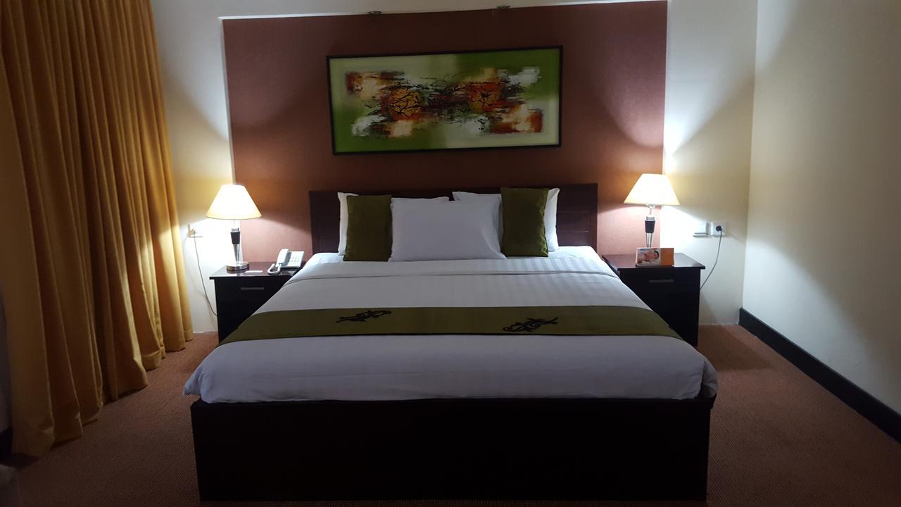 Grand Tembaga Hotel Timika Exterior photo